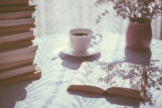 Какую русскую книгу подарить? Лучшие идеи для любого повода 📚