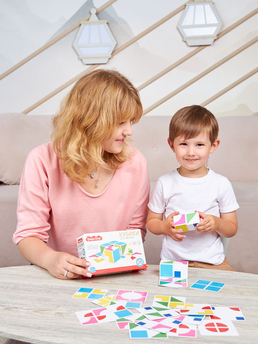 Кубики пластмассовые "Кубики для умников" 4 шт с карточками Baby Toys