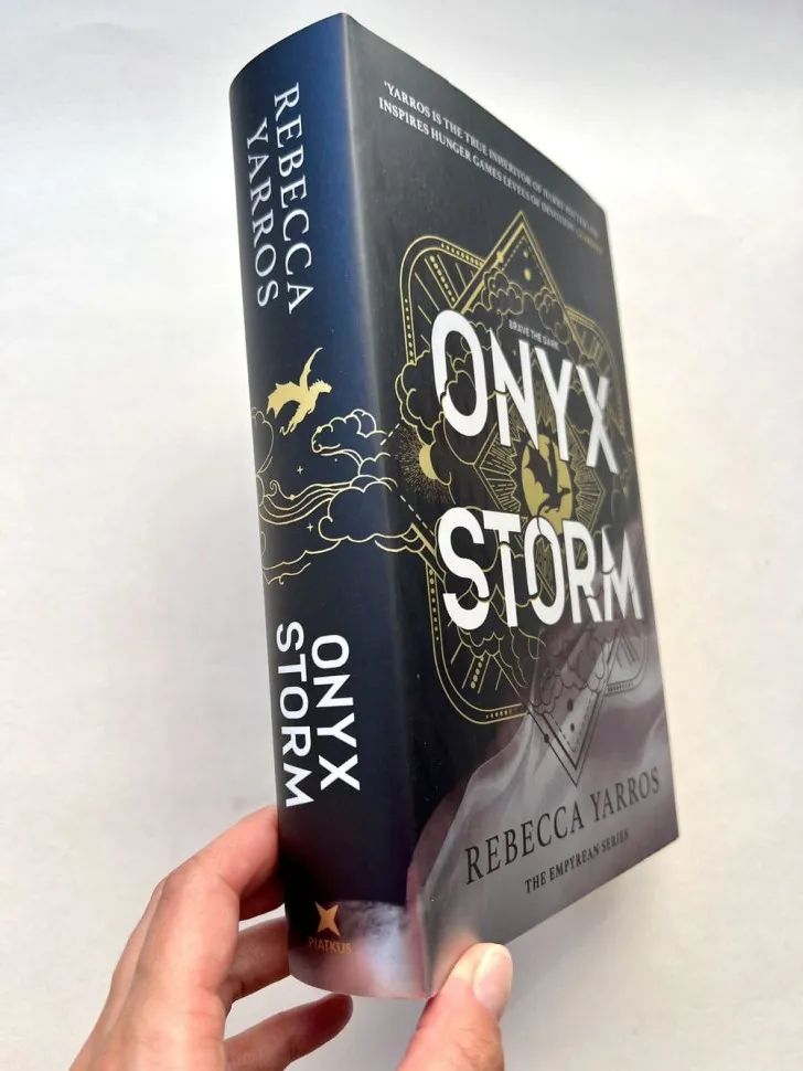 Onyx Storm (Rebecca Yarros) Ониксовый шторм (Ребекка Яррос) /Книги на английском языке